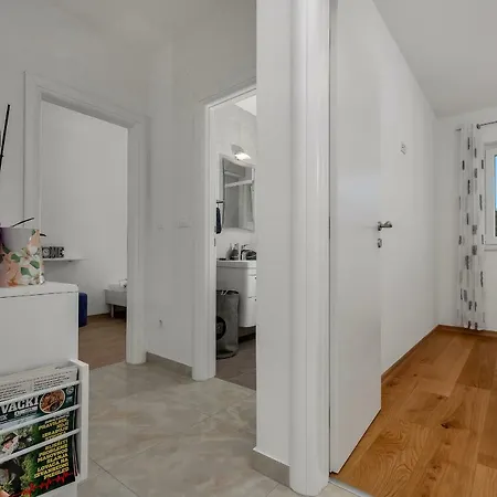 Jug Apartman *